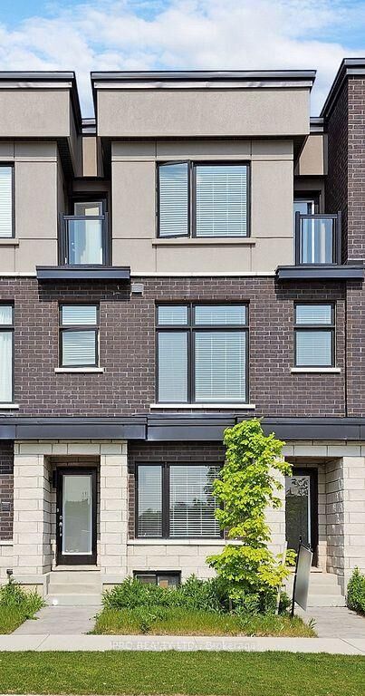Property Photo: 2614 Castlegate Crossing ON L1X 0H9