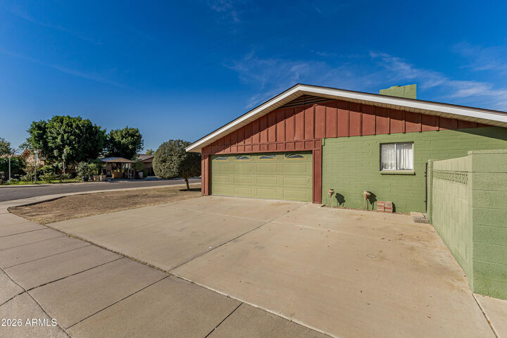 Property Photo: 890 W Del Rio Street AZ 85225