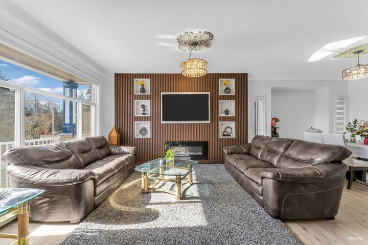Property Photo: 14015 82 Avenue BC V3W 1M8