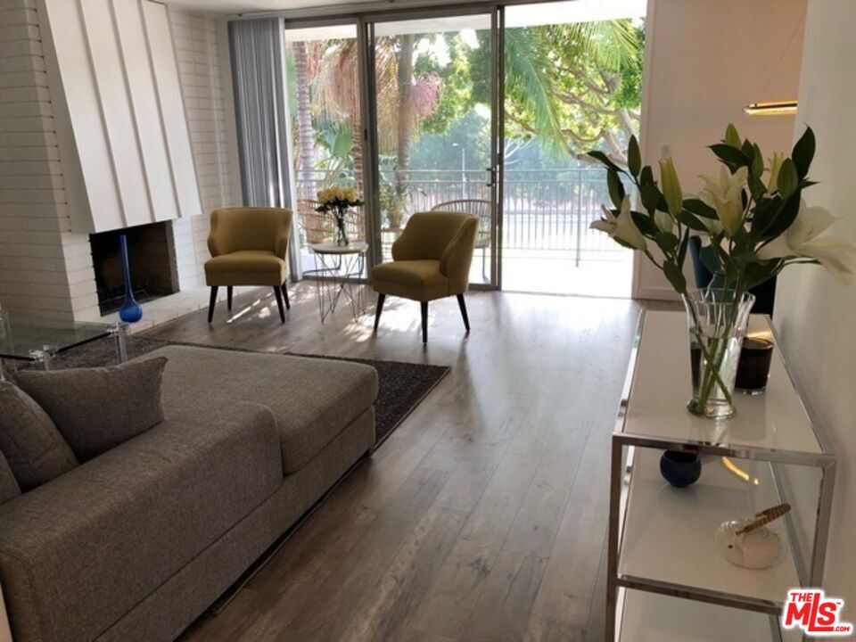 Property Photo:  9297 Burton Way  CA 90210 