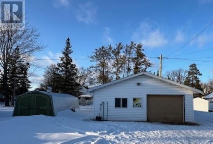 Property Photo:  42 Hannah St  ON P0W 1E0 