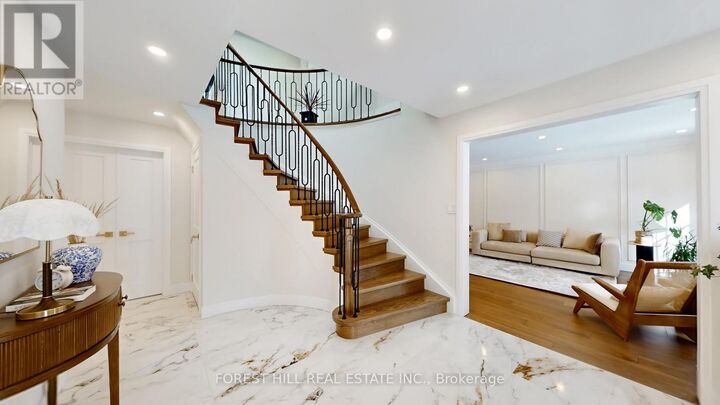 Property Photo:  18 Cheval Drive  ON M3B 1R6 