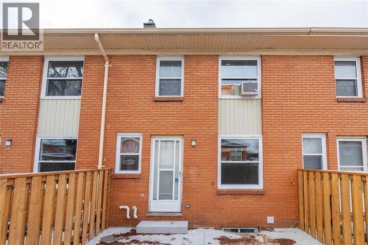 Photo de la propriété:  834 Exmouth Street 23  ON N7T 5R2 