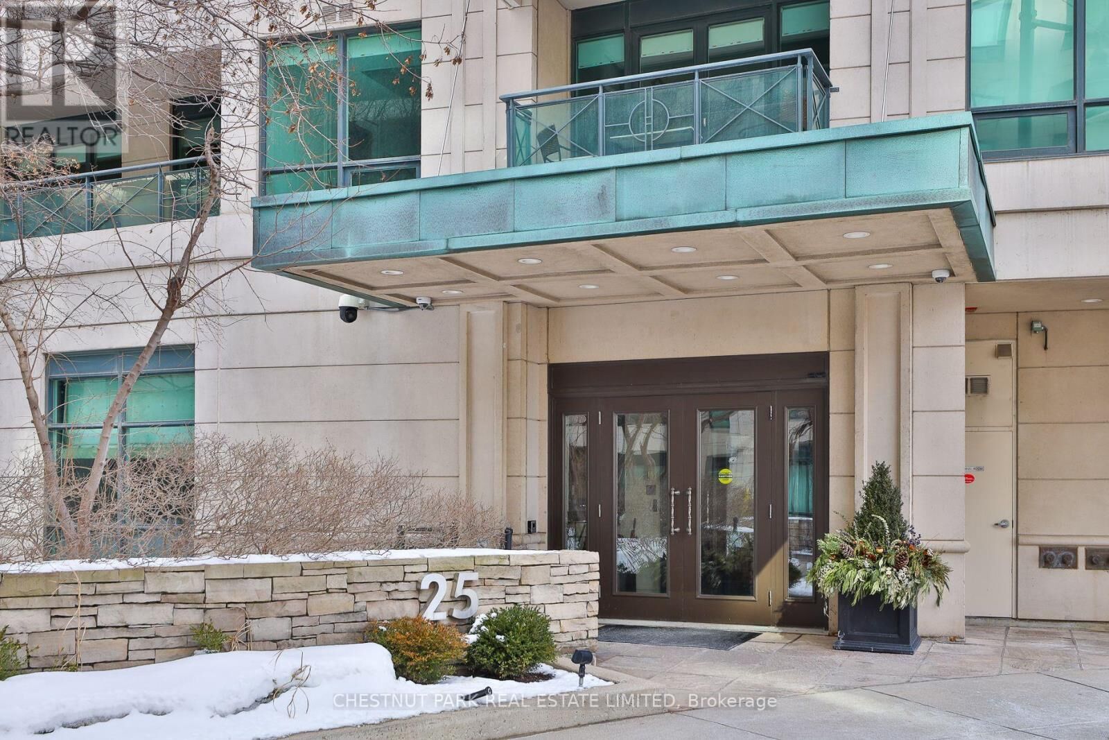 Property Photo:  25 Scrivener Square 909  ON M4W 3Y6 