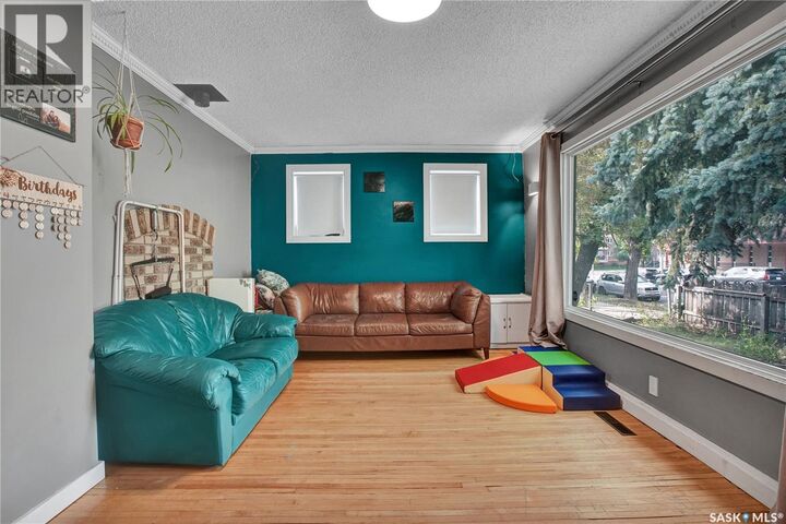 Property Photo:  226 N Avenue S  SK S7M 2M9 