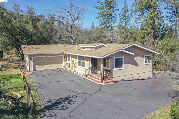 Property Photo: 12690 Mueller Dr CA 95321