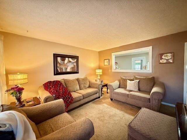 Property Photo:  