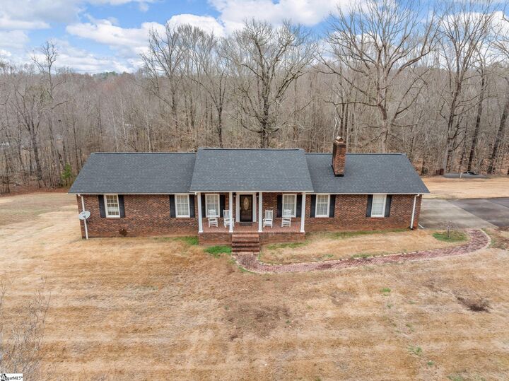 Property Photo: 170 Oak Ridge Drive SC 29353