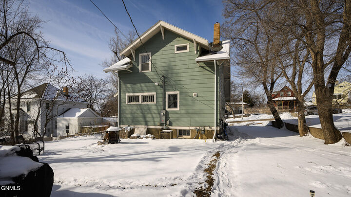 Property Photo:  204 8th Avenue NW  ND 58554 