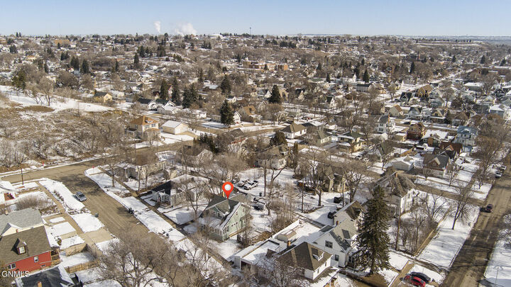 Property Photo:  204 8th Avenue NW  ND 58554 