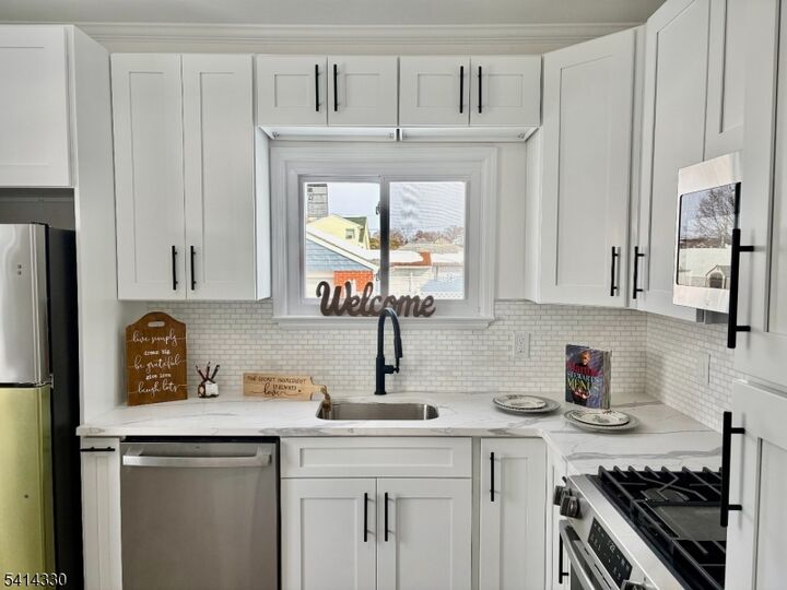 Property Photo:  458 Totowa Rd 3  NJ 07512 