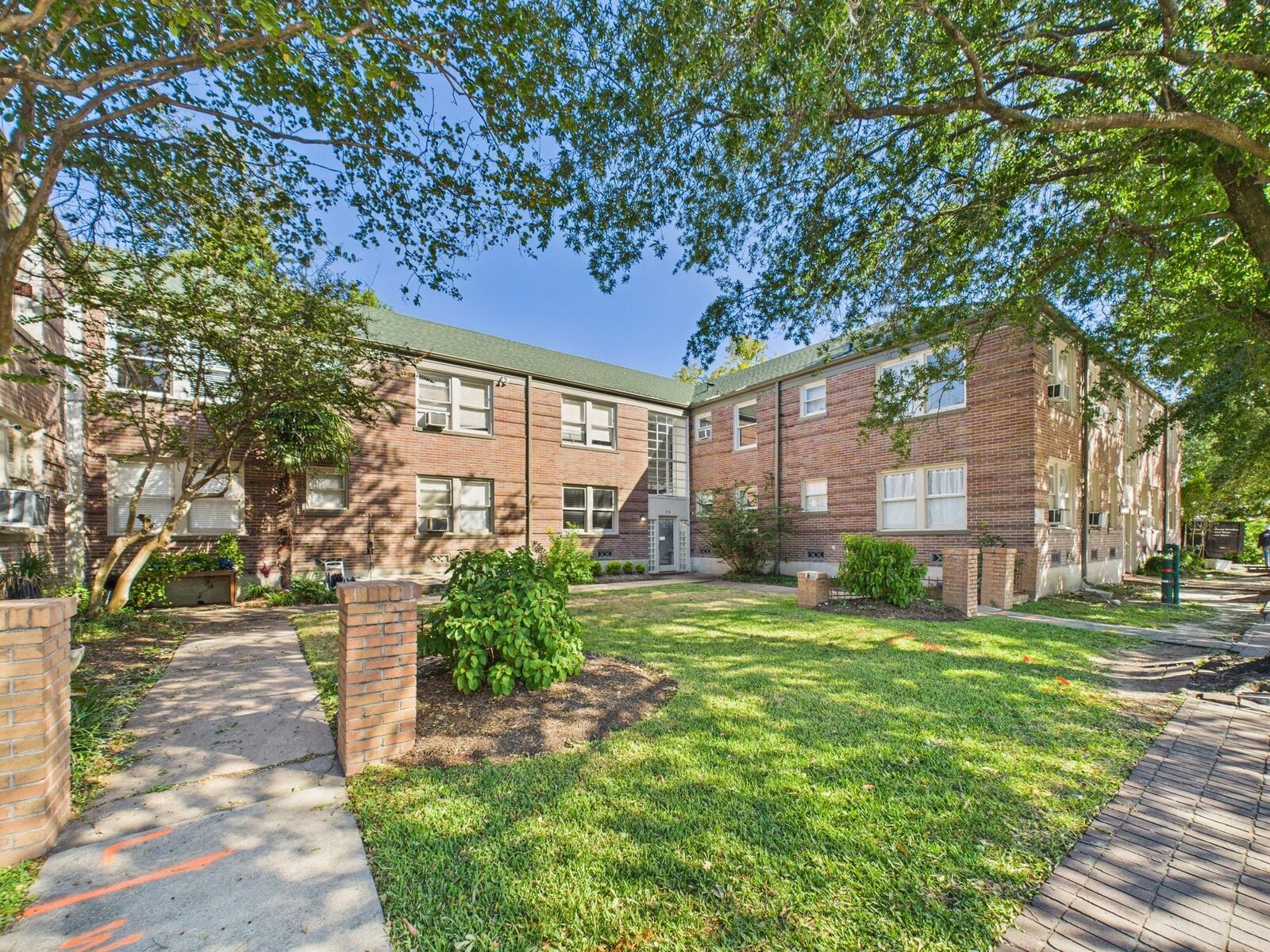 Property Photo:  1920 Richmond Avenue 7  TX 77098 