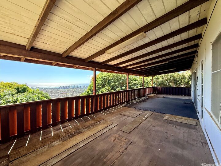 Property Photo: 3655 Nihipali Place HI 96816
