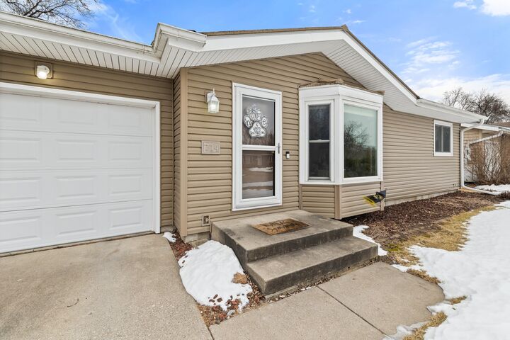 Property Photo: 714 Garden Road IA 50010