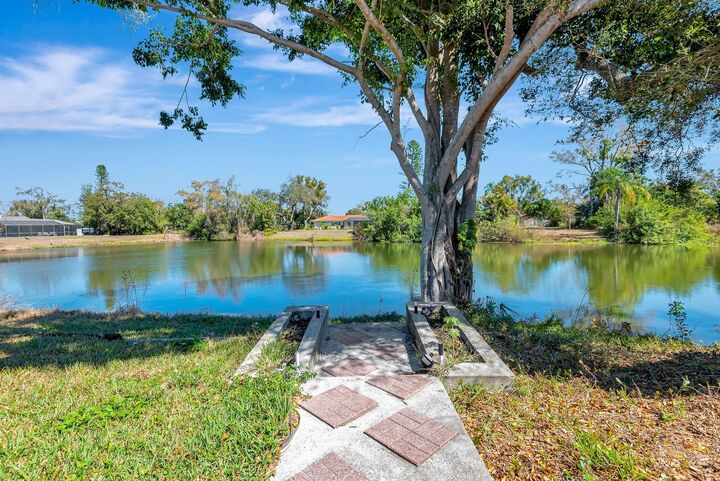 Property Photo:  5017 80th Avenue Circle E  FL 34243 