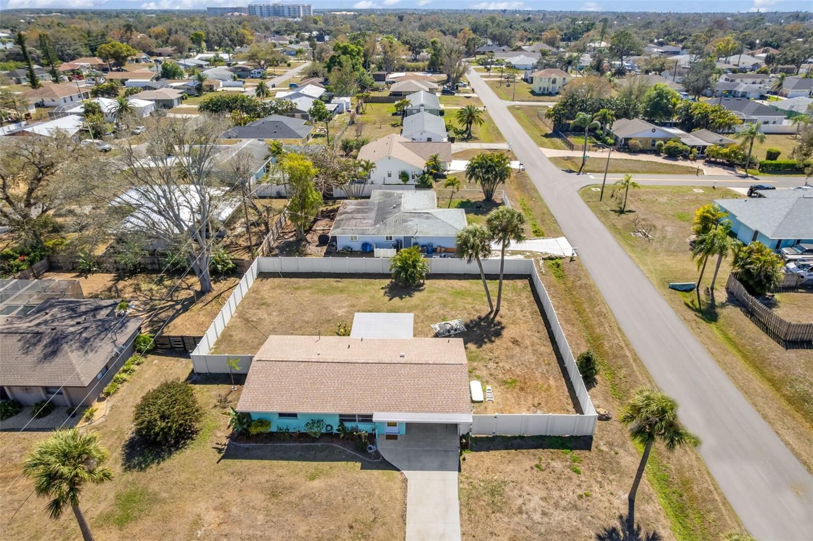Property Photo: 960 Darwin Road FL 34293