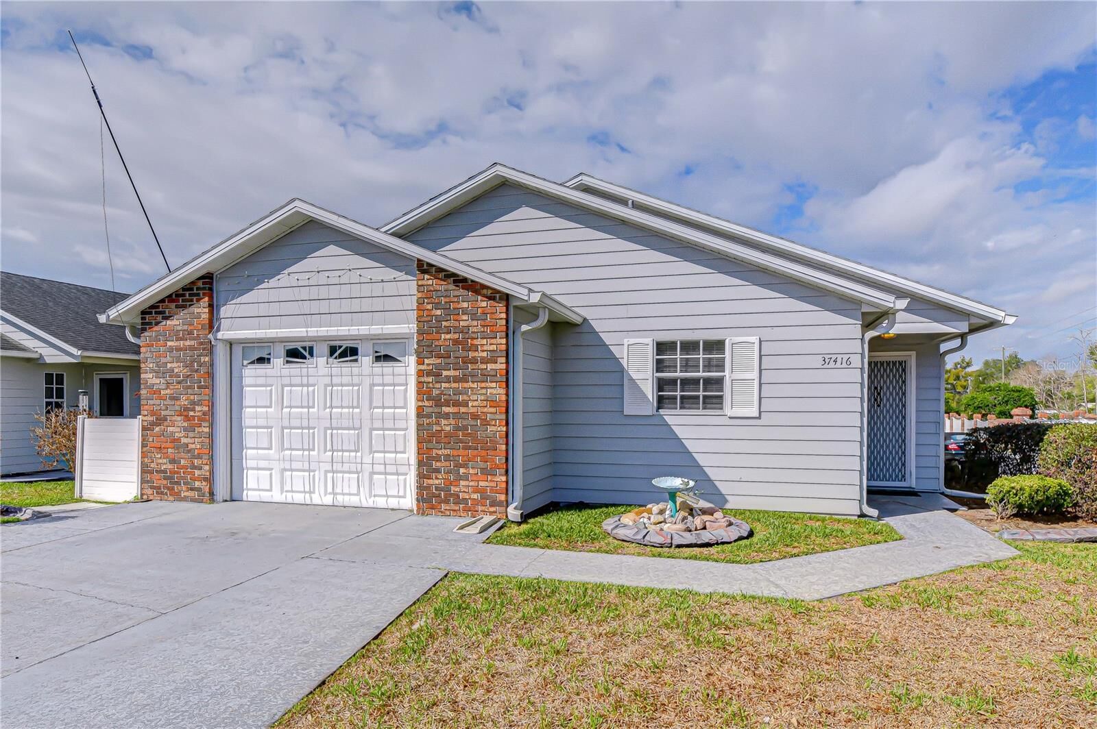 Property Photo: 37416 Teaberry Loop FL 33542