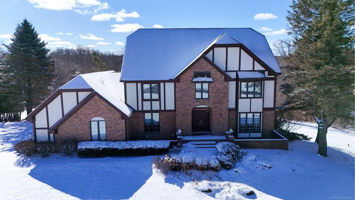 Property Photo:  133 Flumerfelt Lane  MI 48306 