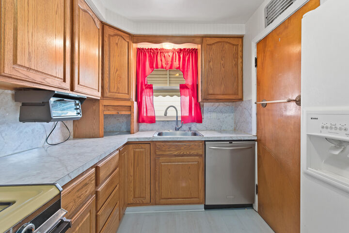 Property Photo:  335 Laprairie Street  MI 48220 