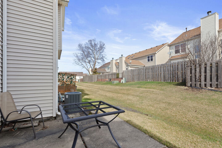Property Photo:  941 Mesa Drive  IL 60156 