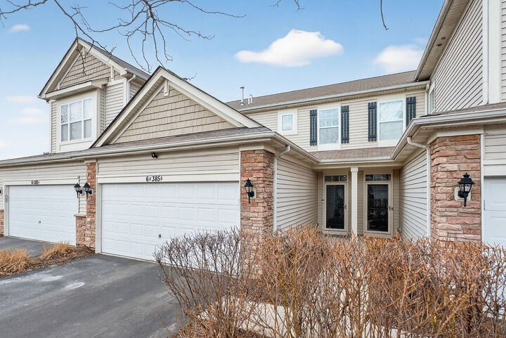 Property Photo:  6N385 Whitmore Circle B  IL 60174 