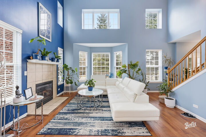 Property Photo:  384 W Pointe Drive  IL 60061 