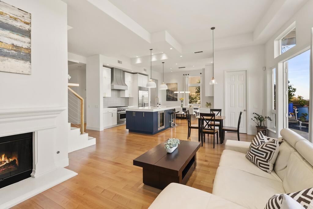 Property Photo:  3842 Modena Pl  CA 92130 