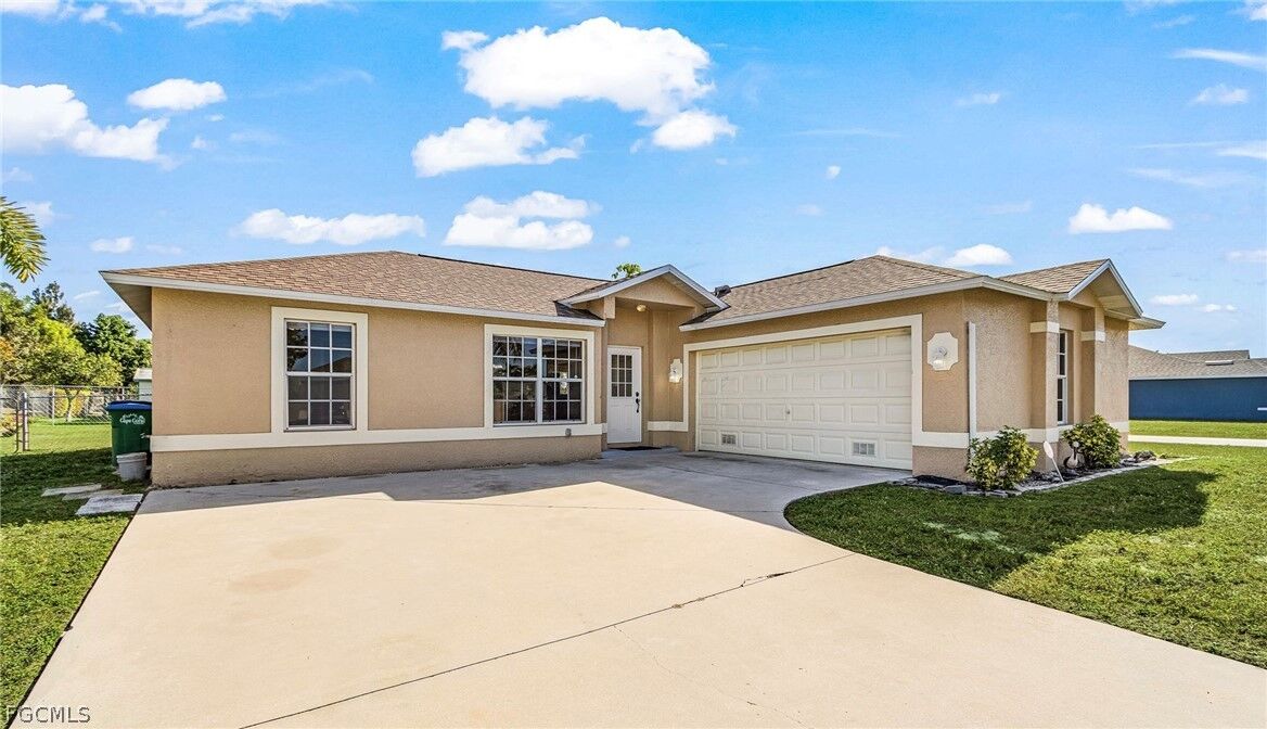 Property Photo:  2601 SE 4th Avenue  FL 33904 