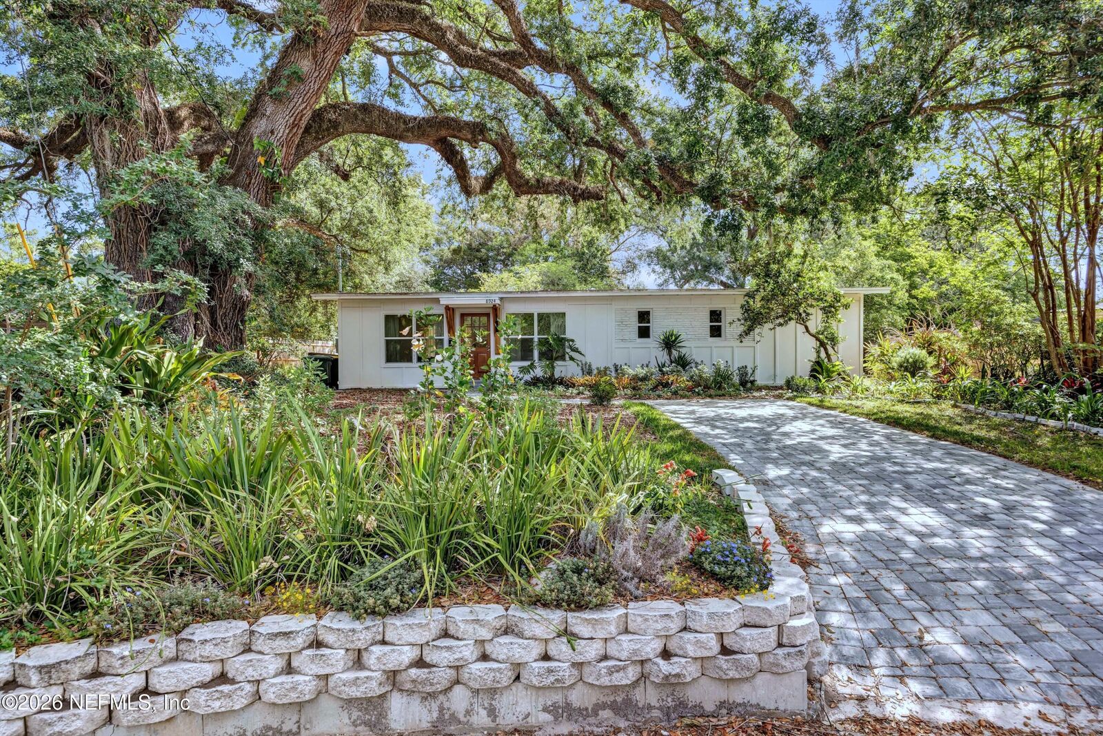 Property Photo: 8924 Lopez Court FL 32216