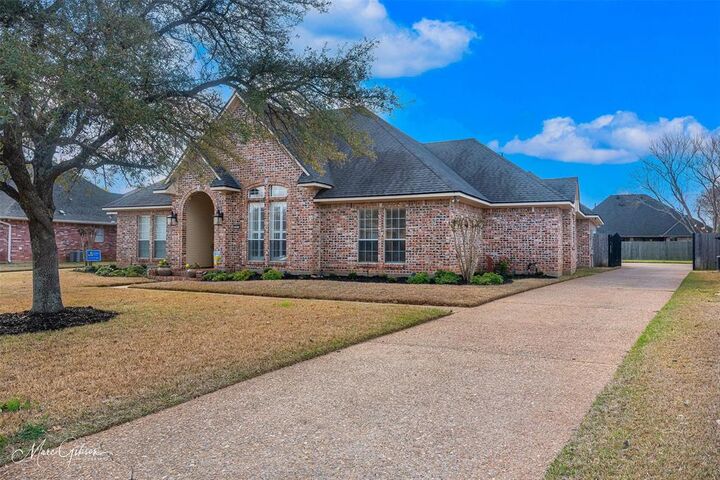 Property Photo:  505 Forsythe Court  LA 71115 