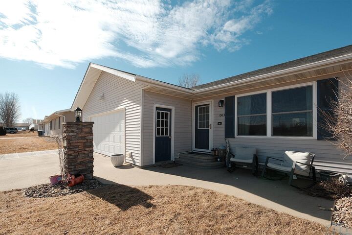 Property Photo:  1303 11th Avenue NE  IA 51250 