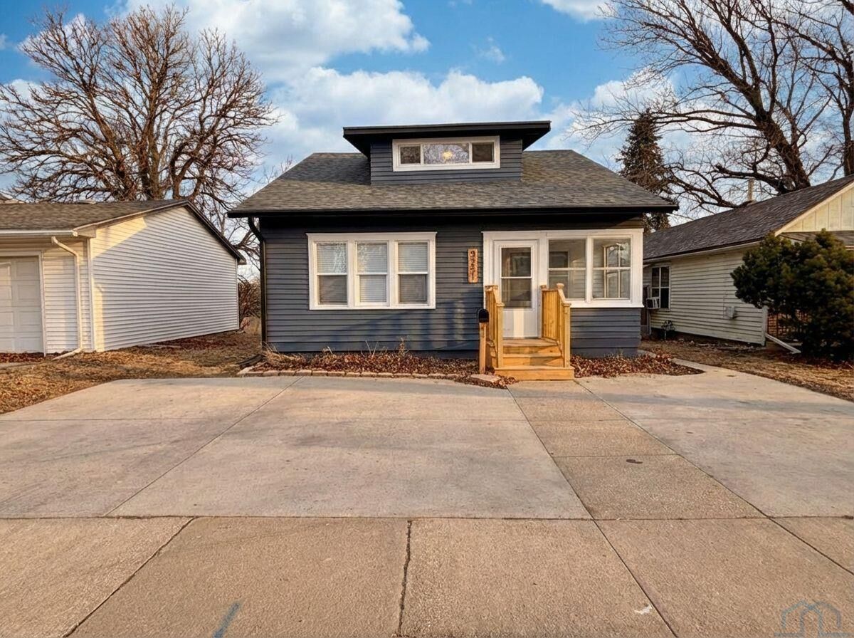 Property Photo: 3251 Garretson Avenue IA 51106