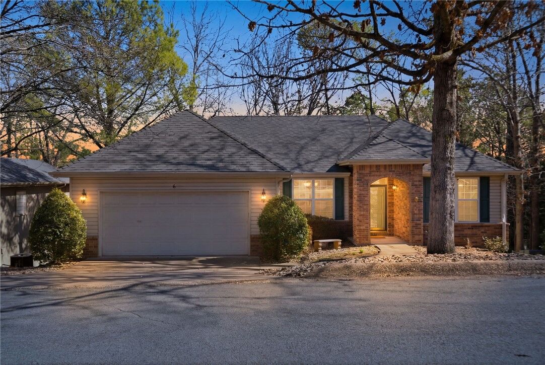 Property Photo:  6 E Williamsburg Lane  AR 72715 