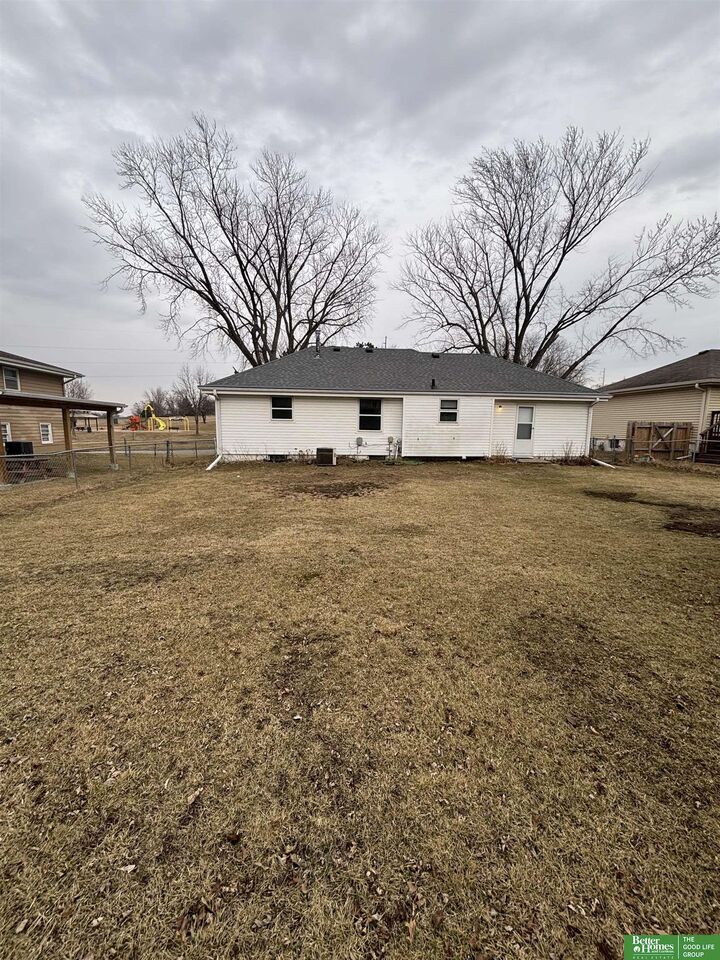 Property Photo: 4712 Englewood Avenue NE 68137