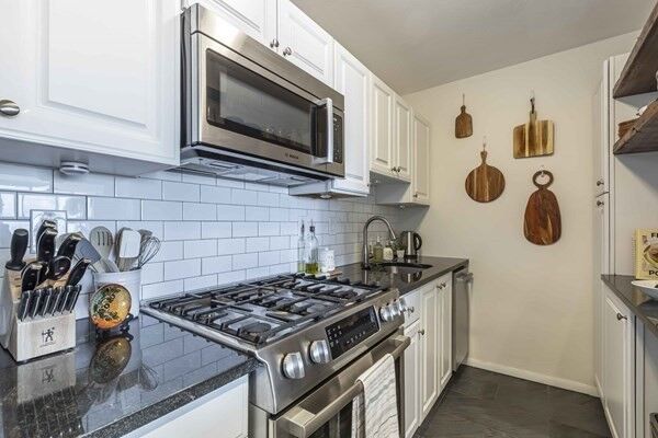 Property Photo: 6 Whittier Place 14G MA 02114