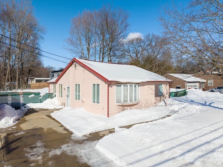 Property Photo:  1086 North St Ext  MA 01030 