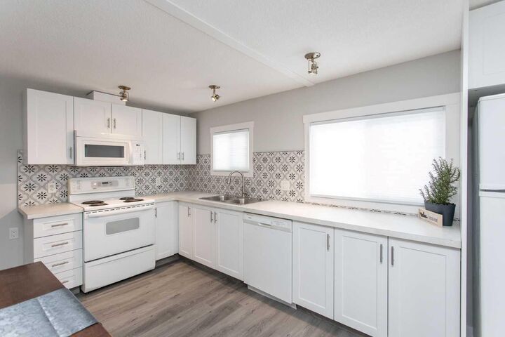 Property Photo:  5344 76 Street 80  AB T4P 4G3 