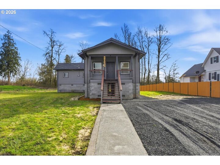 Property Photo:  1025 NW Prindle St  WA 98532 