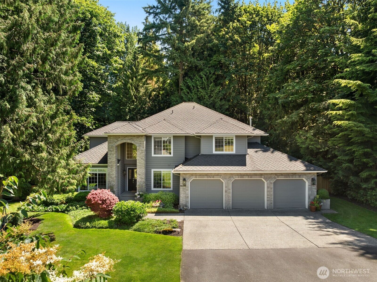 Property Photo: 18604 215th Way NE WA 98077