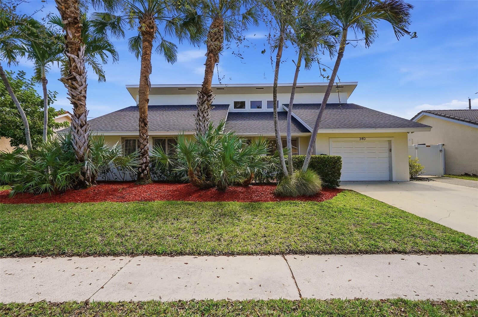 Property Photo:  340 Apache Lane  FL 33487 