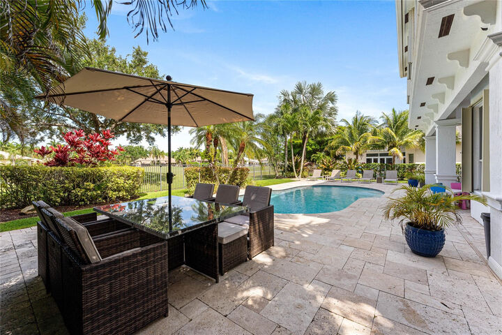 Property Photo:  2527 Montclaire Circle  FL 33327 