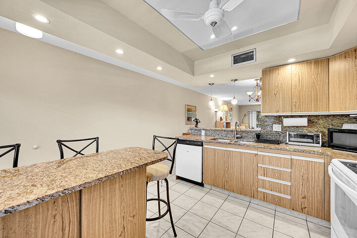 Property Photo:  2102 Lucaya Bend D2  FL 33066 