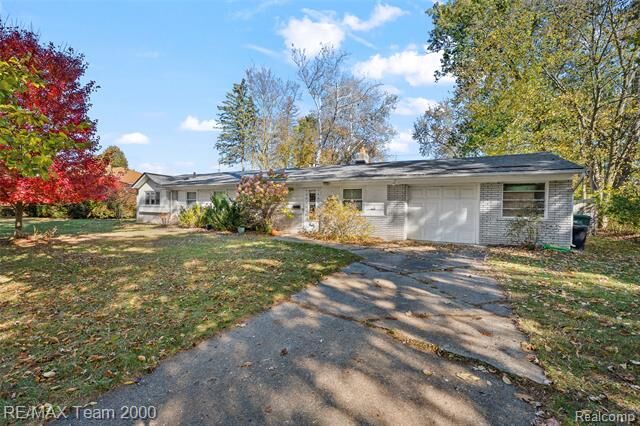 Property Photo:  23044 Lake Way  MI 48336 