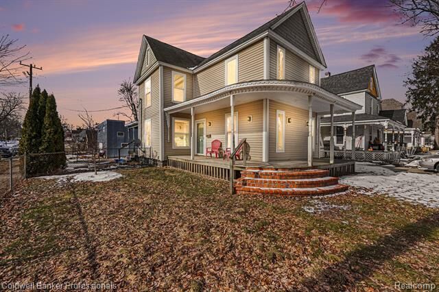 Property Photo:  163 Norton Street  MI 48341 