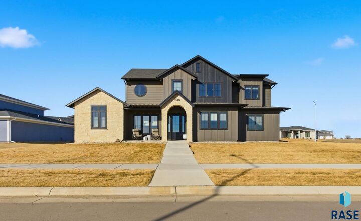 Property Photo:  1130 E Madison St  SD 57064 