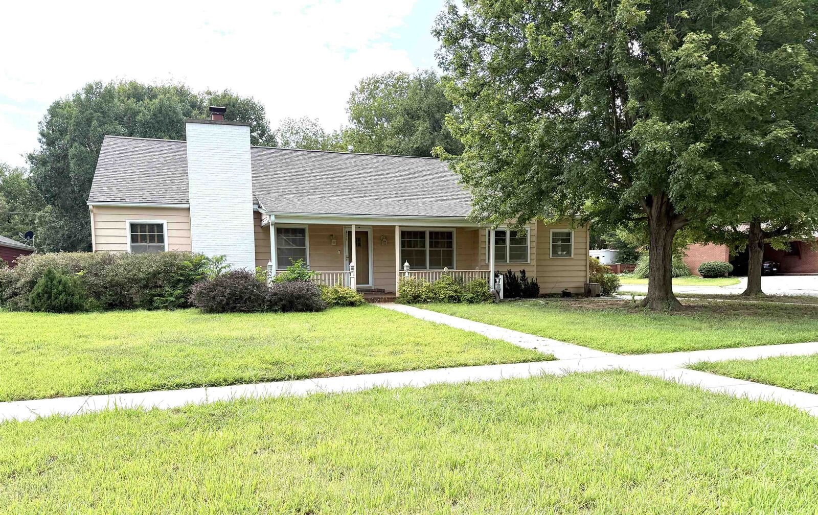 Property Photo:  624 N Springfield  KS 67003 