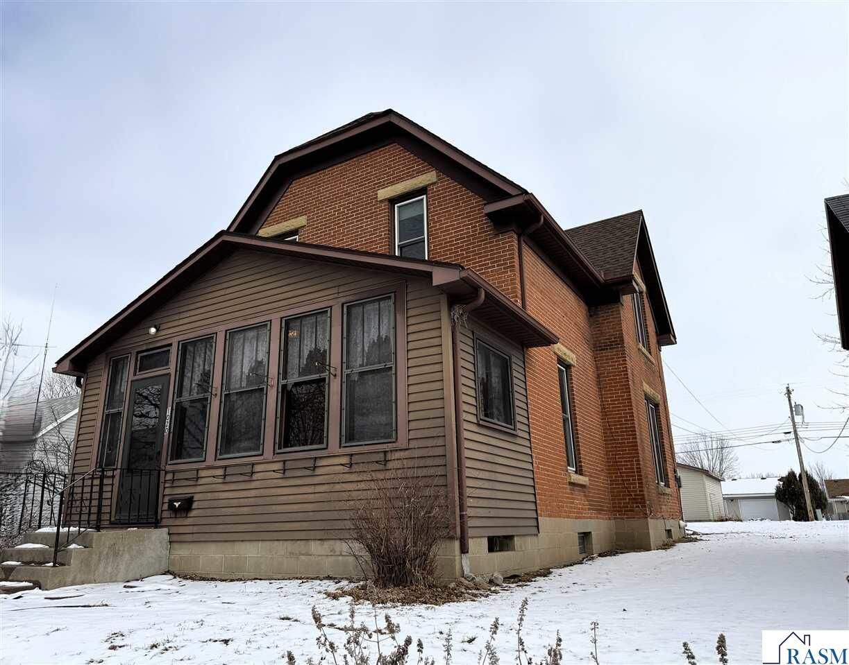 Property Photo:  1020 N Minnesota  MN 56073 