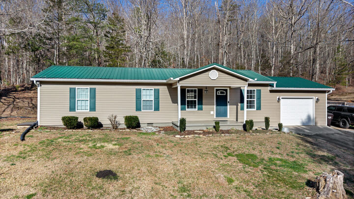 Property Photo: 1009 White Oak Road NW TN 37312