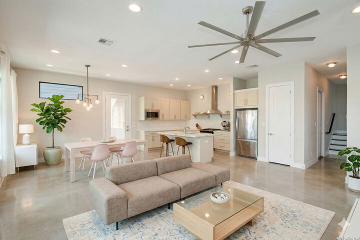 Property Photo: 203 Nogalitos St 12 TX 78204