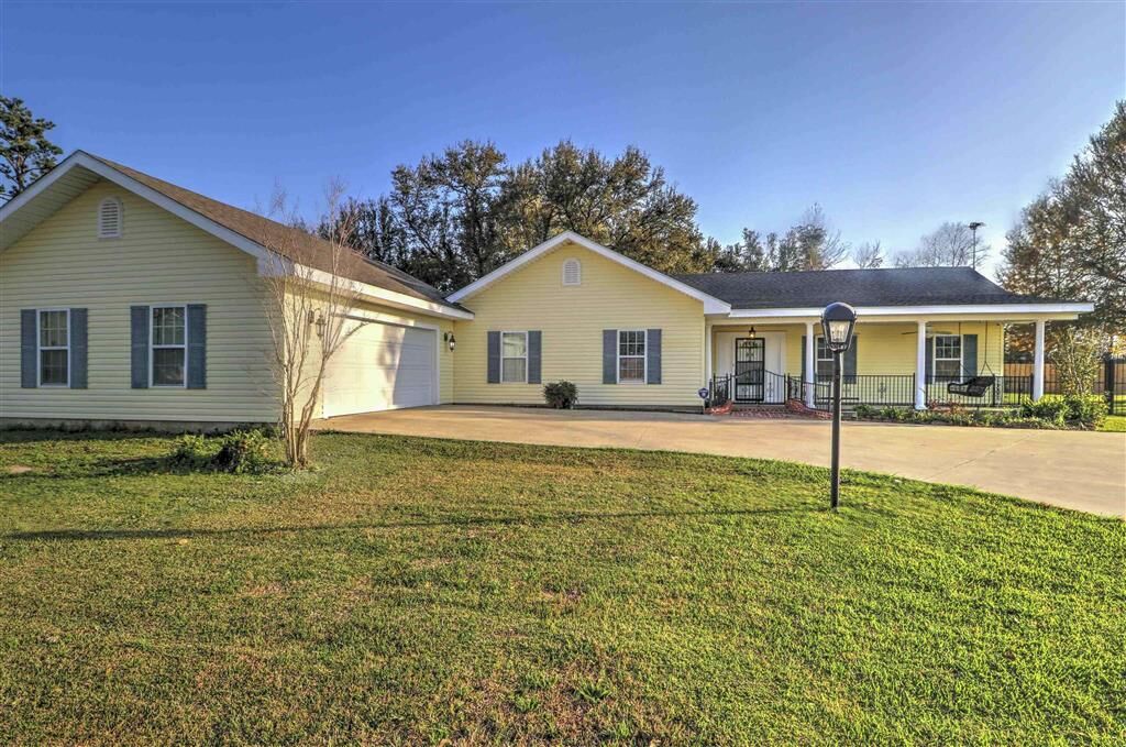 Property Photo:  2206 Greenlawn St Street  LA 70607 